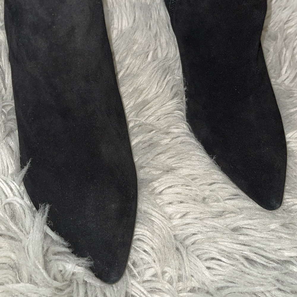 Shoes - Picture 5 of 9